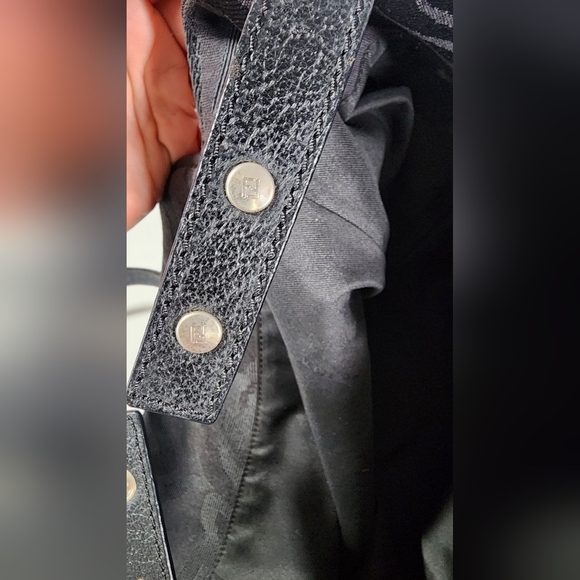 Fendi Nylon & leather black on black shoulder tote. Minor signs of use. - Picture 9 of 16